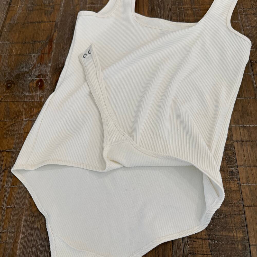 Abercrombie never worn white ribbed bodysuit - Picture 6 of 7